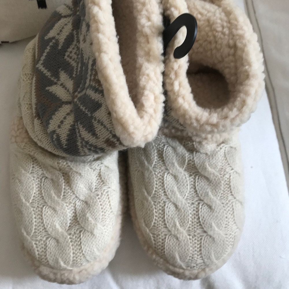Listing Deleted - NWT The Original MUK LUKS Slippers - Size Sm- Not Available